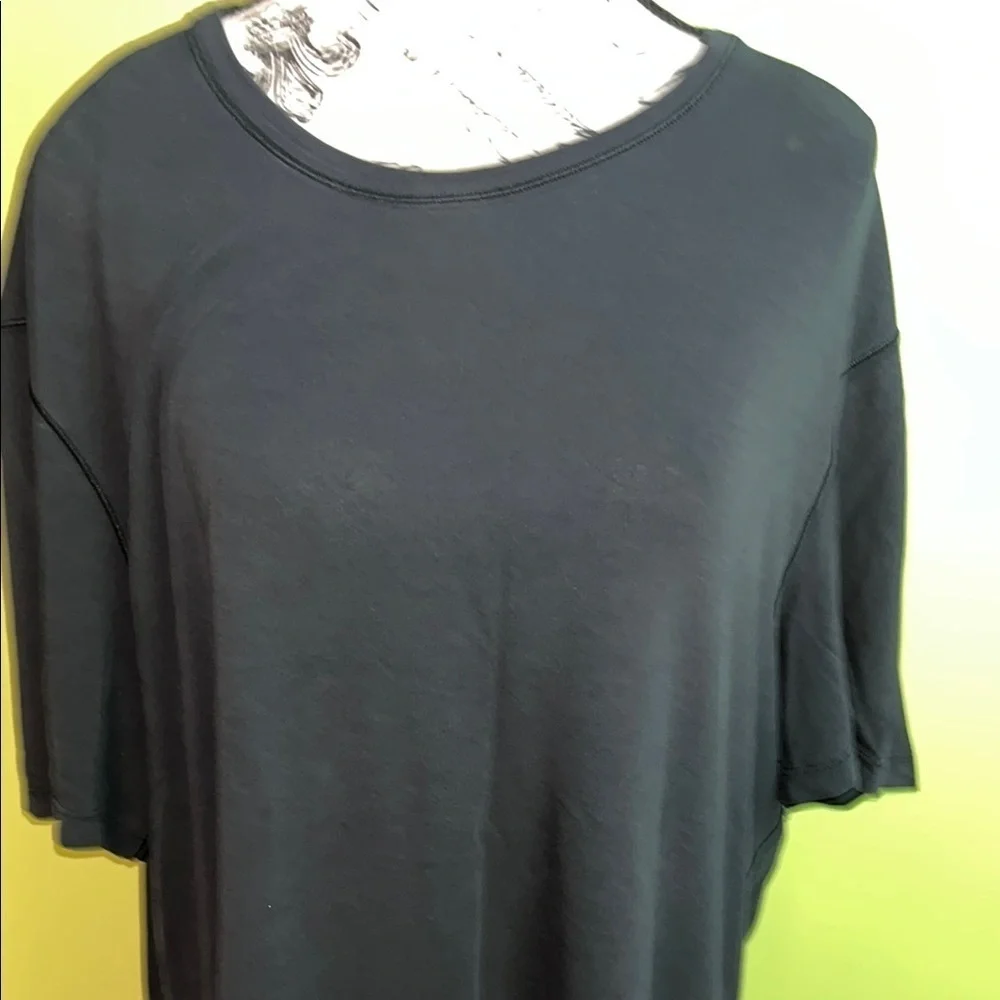 Lululemon Athletica Women’s Black Shirt 👚 👕 Size L
